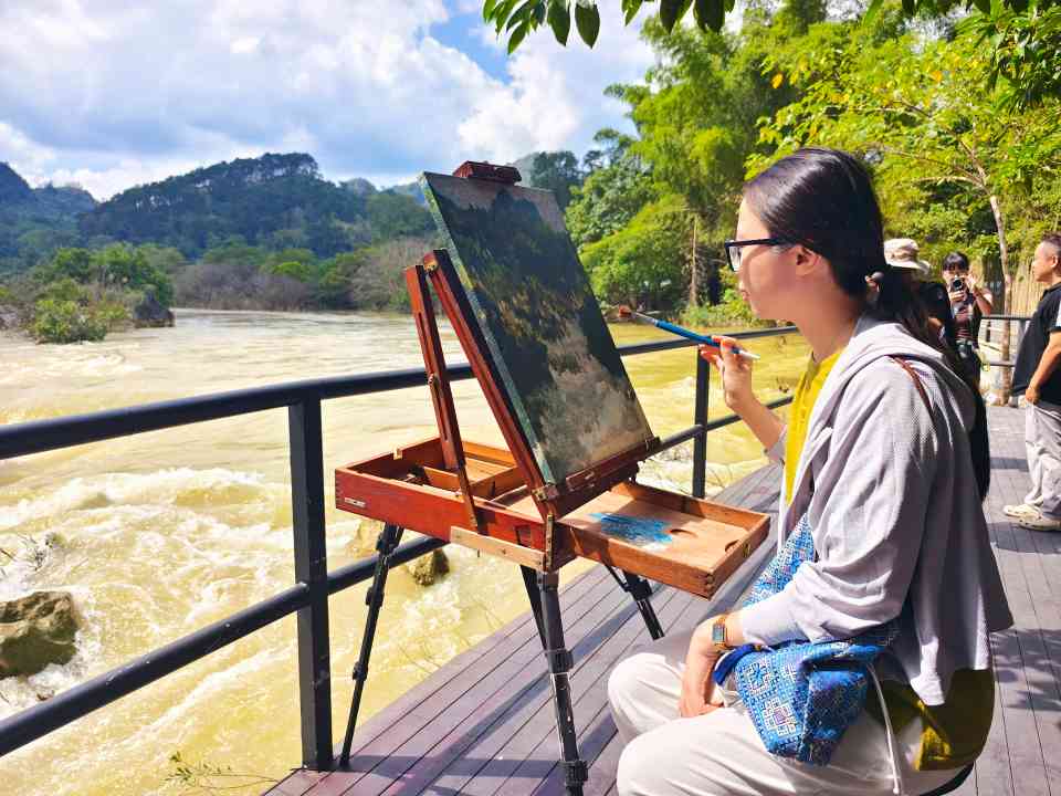 “在喀斯特的旷野里，喝一杯自由”