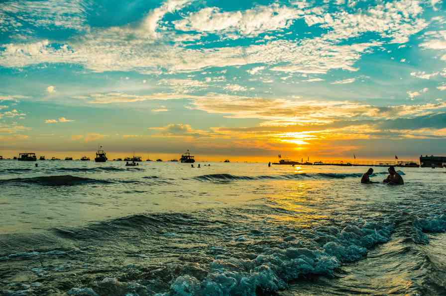 假日文旅彰显“流动的中国”“繁荣的中国”