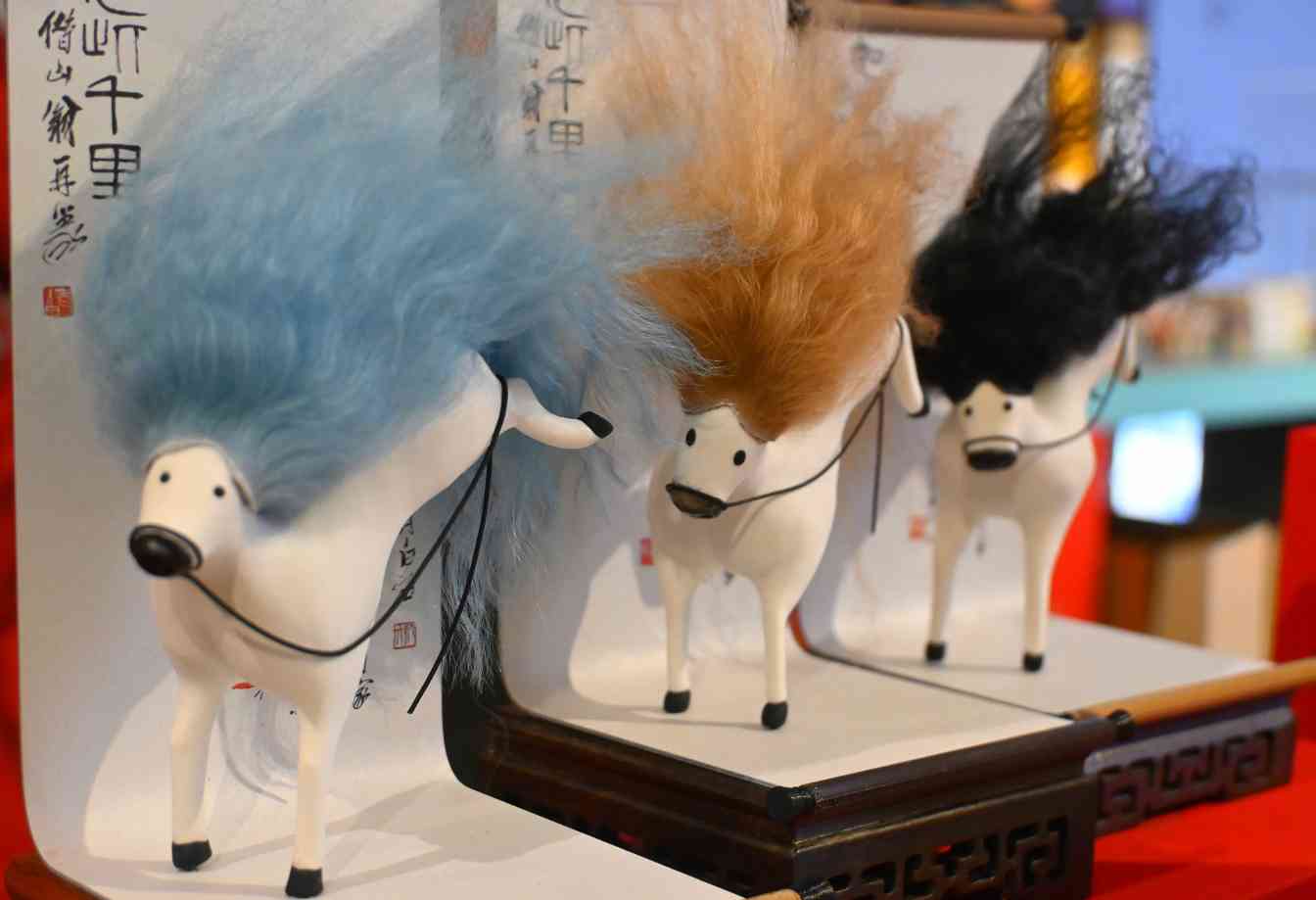 “潦草小马”凭“疯感”戳中年轻人