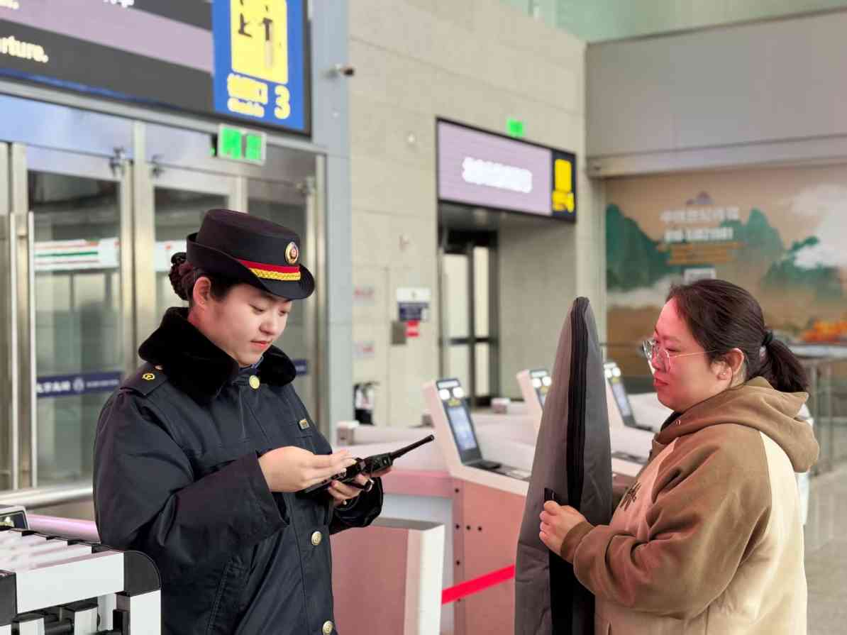 京张高铁“D”字头列车开展“雪具便利行”服务